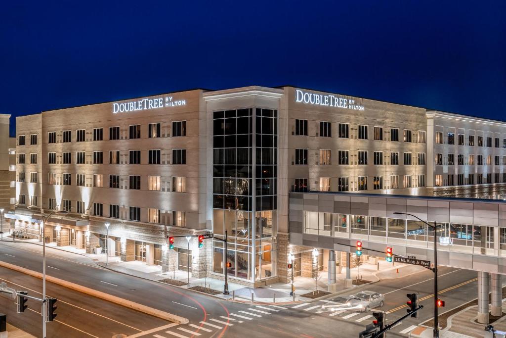 DoubleTree by Hilton Evansville Main image 1